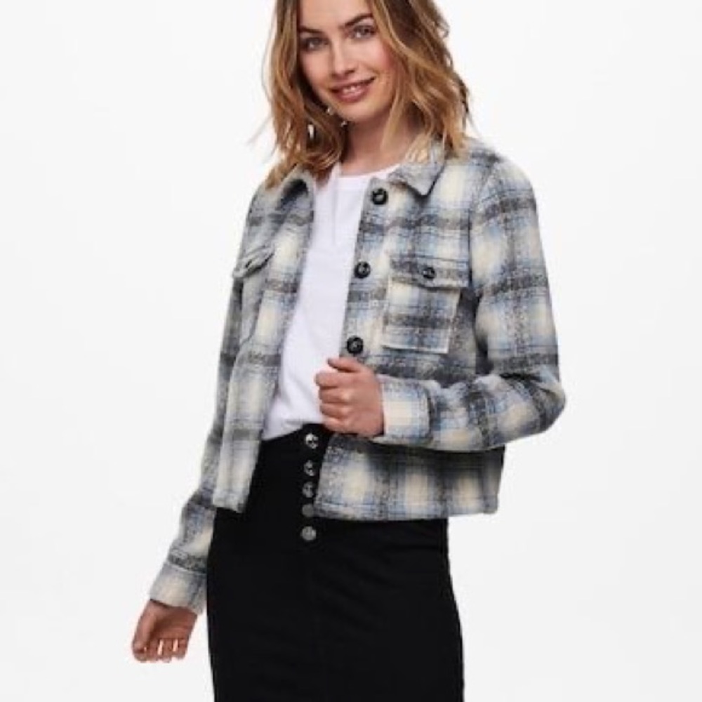 Cropped shacket. Perfect seasonal transition piece.